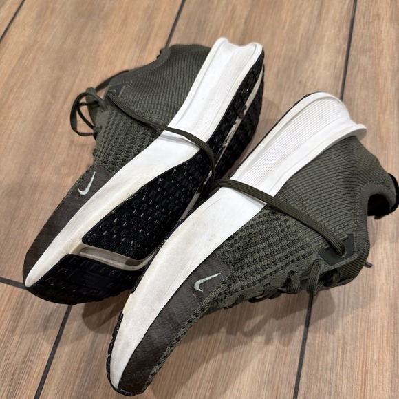 New Size 10-Nike Interact Run Cargo Khaki Jade Horizon W - Picture 4 of 6